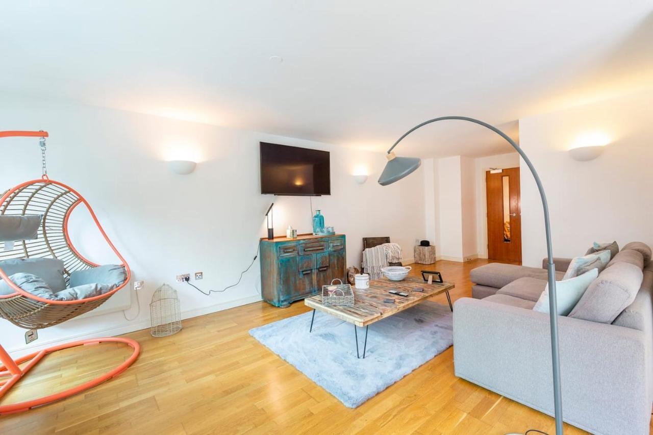 Large Boutique Harbourside Apartment - Football Table (Adults Only) ブリストル エクステリア 写真