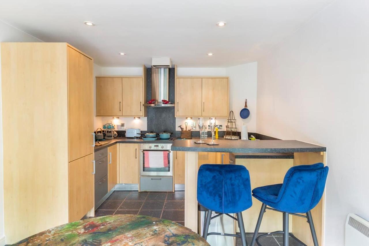 Large Boutique Harbourside Apartment - Football Table (Adults Only) ブリストル エクステリア 写真