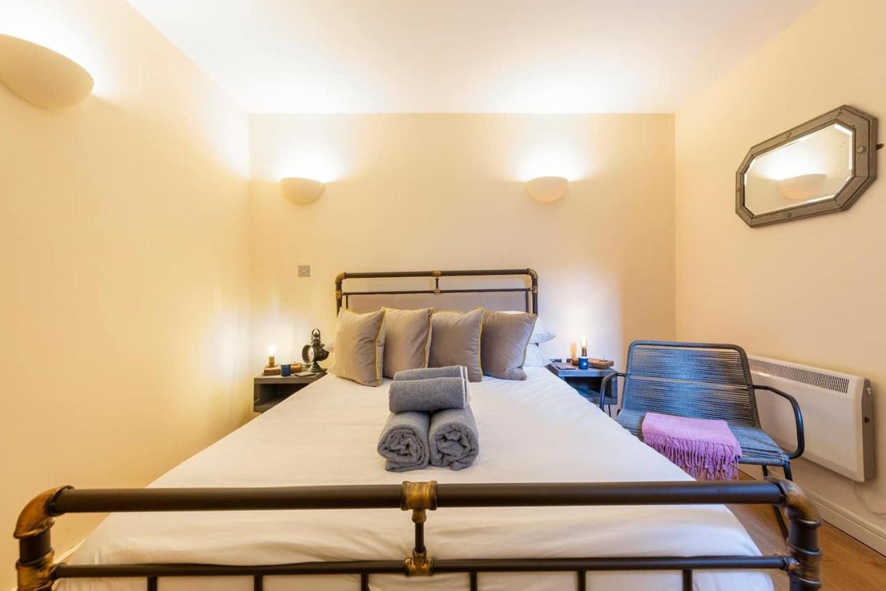 Large Boutique Harbourside Apartment - Football Table (Adults Only) ブリストル エクステリア 写真