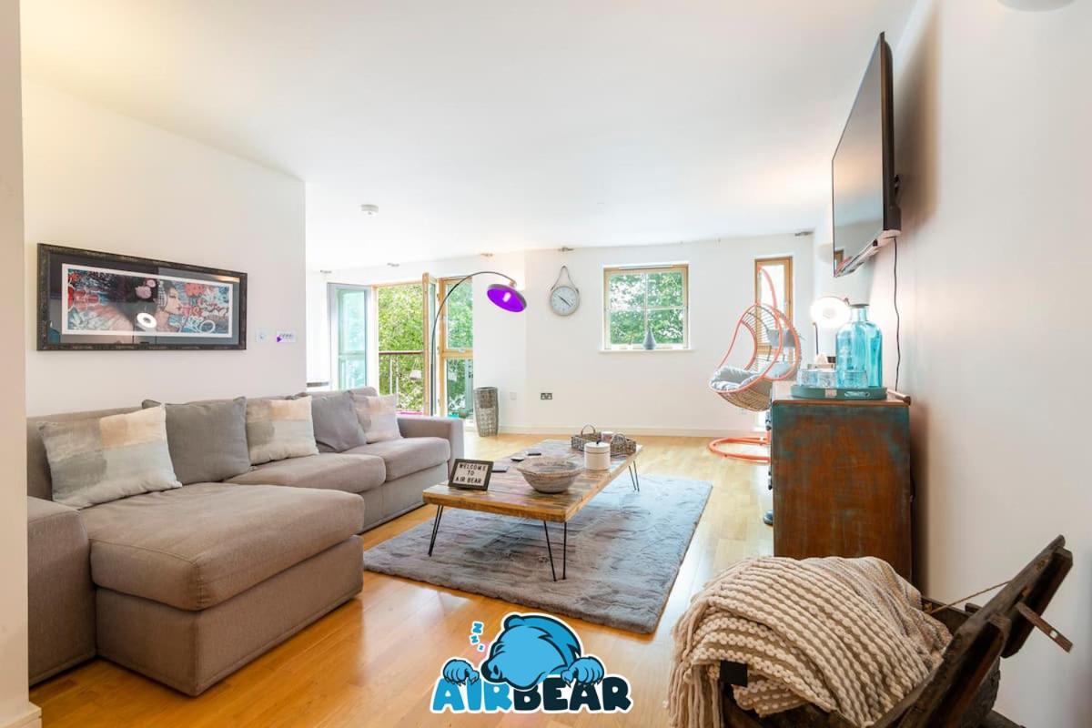 Large Boutique Harbourside Apartment - Football Table (Adults Only) ブリストル エクステリア 写真
